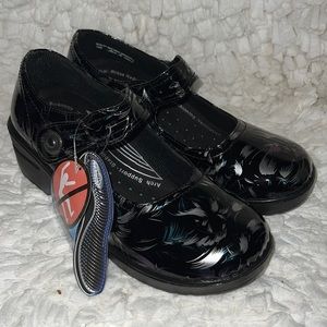 Easy Works by Easy Street size 10 *Brand New* Mary Jane Shoes